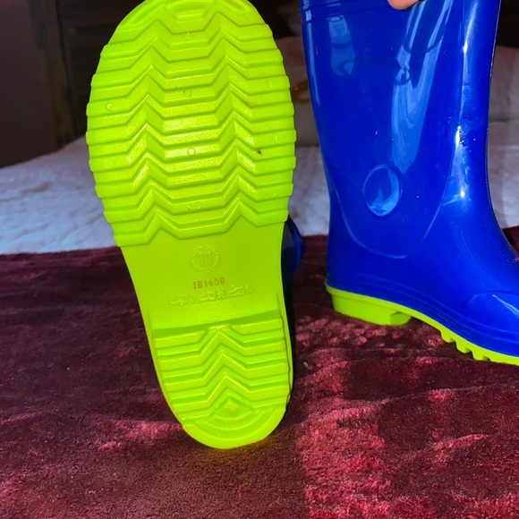 Children’s Rain Boots Size 11 - Picture 2 of 2